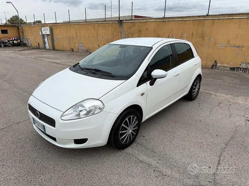 Bianco Usata 2008 Fiat Grande Punto Due volumi | 1500 € (Buon prezzo) - Immagine 1/4