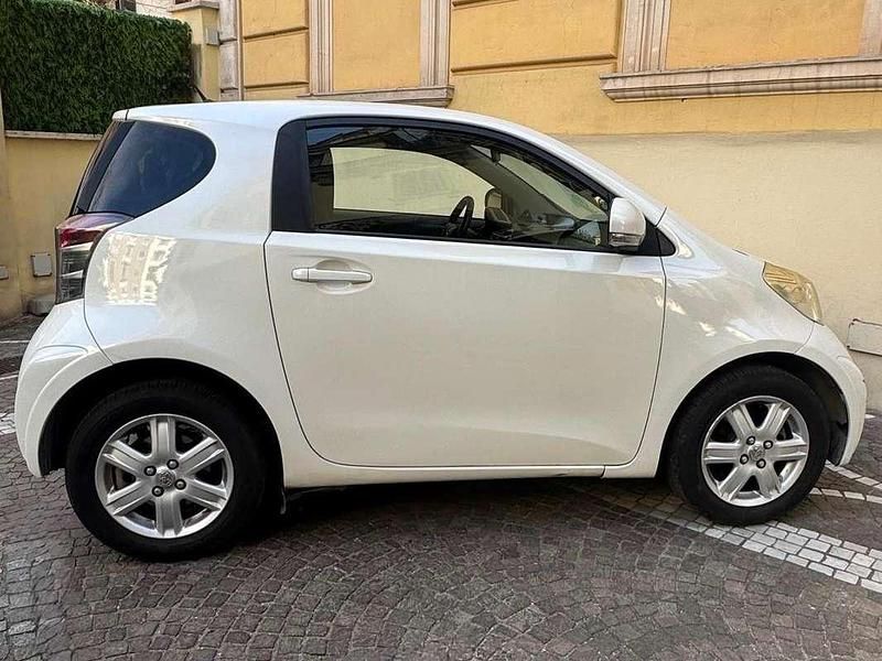Usata Toyota iQ 68 CV (50 kW) 2009 Bianco Utilitaria