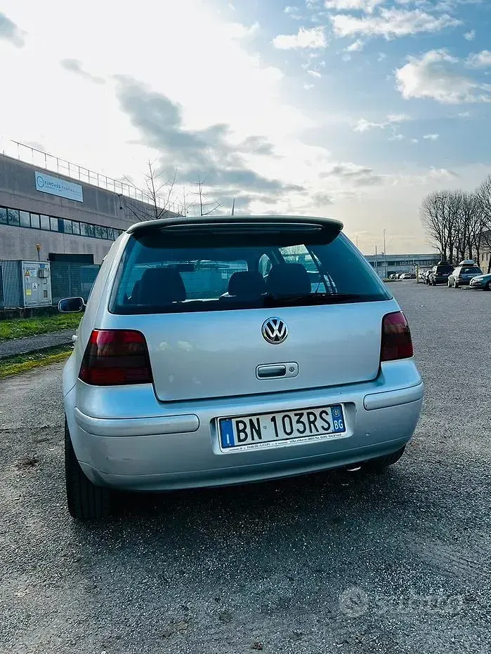 Usata VW Golf IV Edition 105 CV (77 kW) 2001 Bluazzurro Berlina