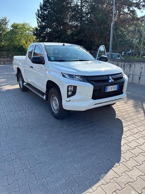 Usata Mitsubishi L200 Select 150 CV (110 kW) 2021 Bianco Pick-up