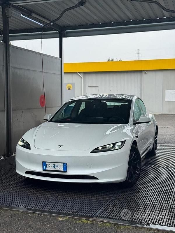 Usata Tesla Model 3 RWD 235 kW (320 CV) 2023 Bianco Berlina