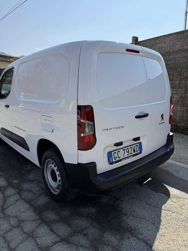 Gebraucht Peugeot Partner 102 PS (75 kW) 2020 Weiß Van / Kleinbus