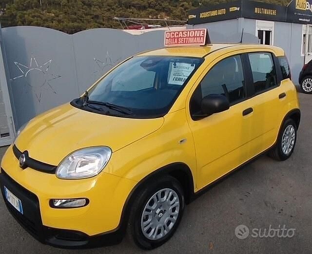 Giallo Usata 2024 Fiat Panda S Due volumi | 12.900 € (Buon prezzo) - Immagine 1/4