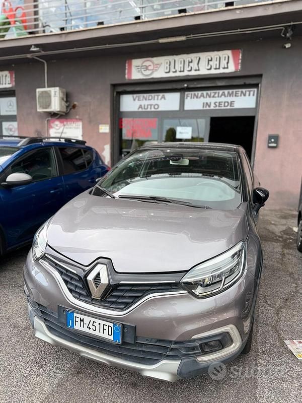 Usata Renault Captur Intens 90 CV (66 kW) 2017 Grigio SUV