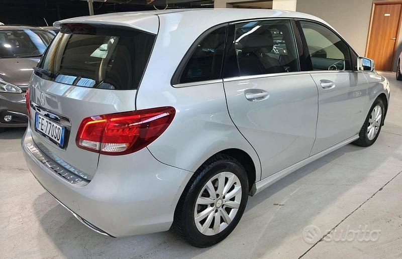 Usata Mercedes B180 109 CV (80 kW) 2016 Grigio Monovolume