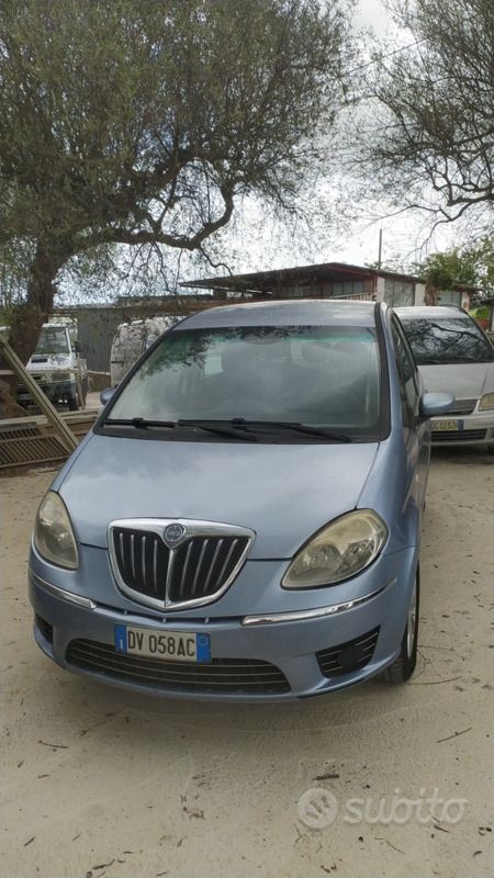 Usata Lancia Musa 90 CV (66 kW) 2008 Blu Monovolume