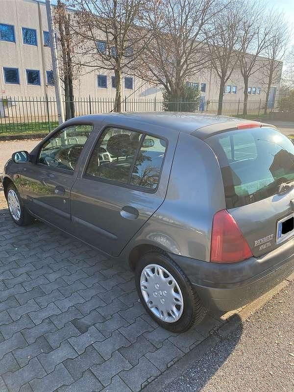 Usata Renault Clio II 58 CV (42 kW) 2001 Berlina