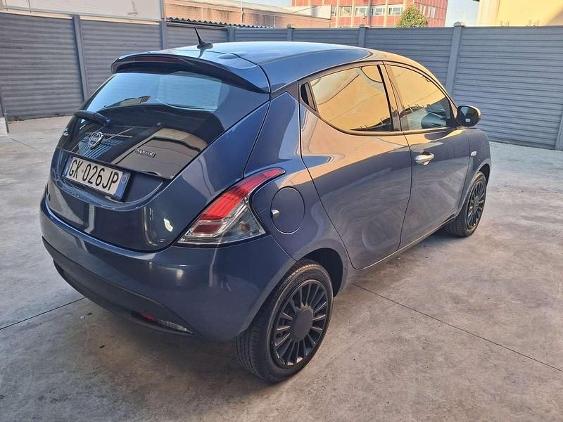 Usata Lancia Ypsilon 69 CV (50 kW) 2022 Blu/azzurro Utilitaria