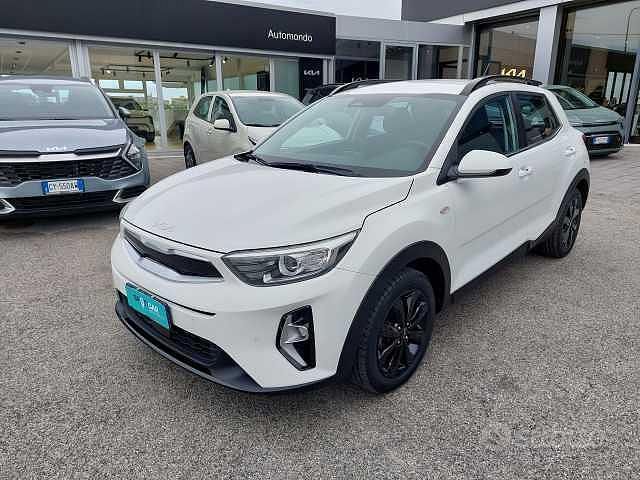 Usata Kia Stonic Style 84 CV (61 kW) 2022 Bianco SUV