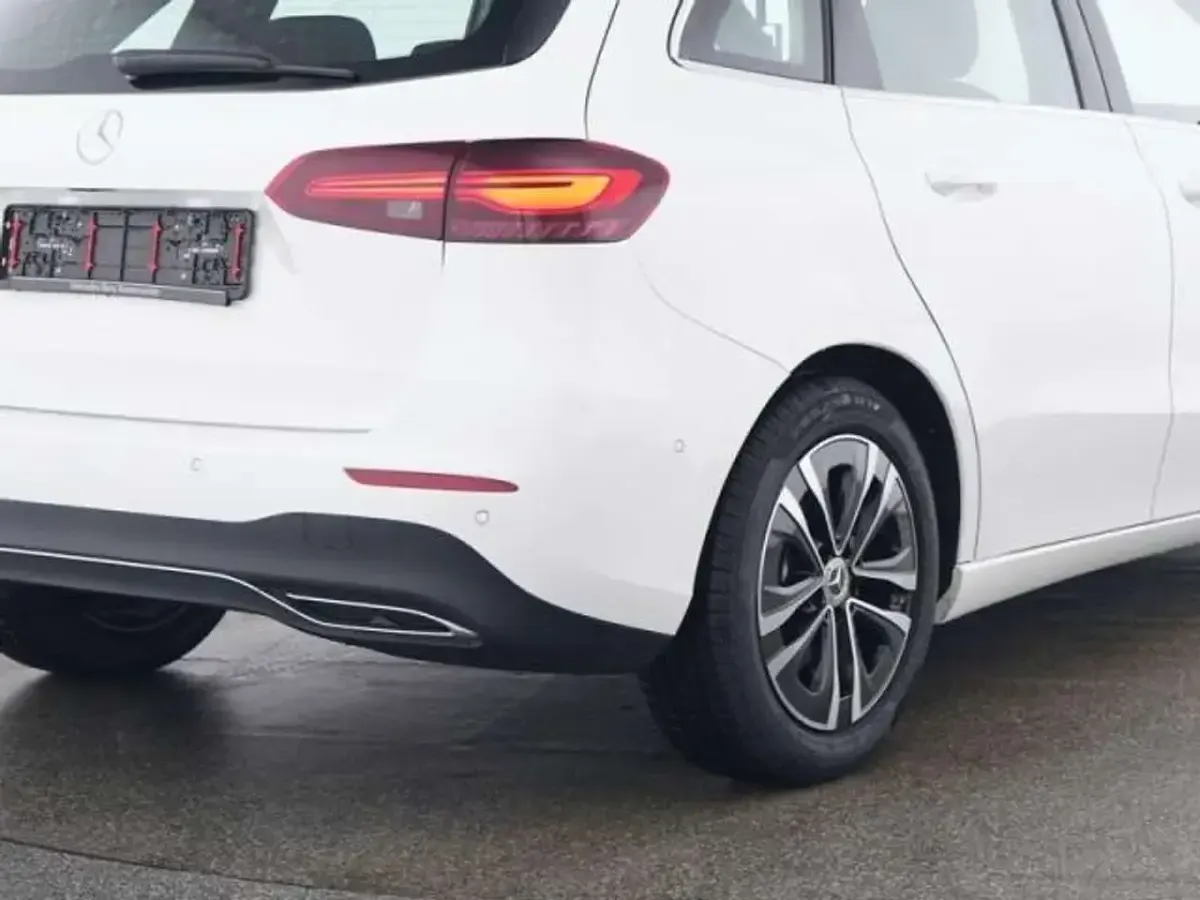 Usata Mercedes B200 163 CV (119 kW) 2025 Bianco Utilitaria