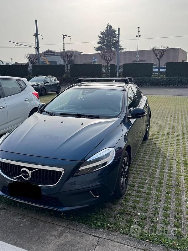 Usata Volvo V40 CC Plus 120 CV (88 kW) 2017 Blu Station wagon