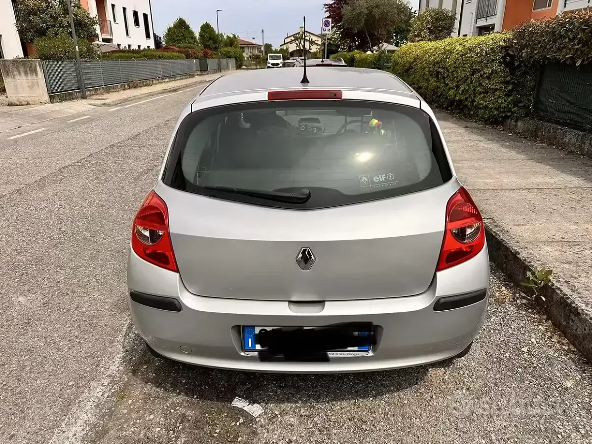 Usata Renault Clio III 2005 Grigio Utilitaria