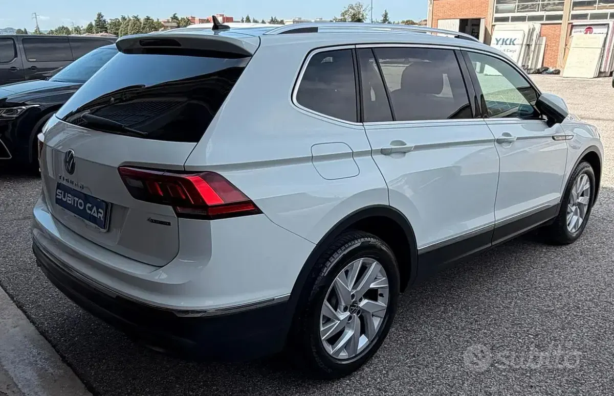 Usata VW Tiguan Allspace Life 150 CV (110 kW) 2022 Bianco SUV