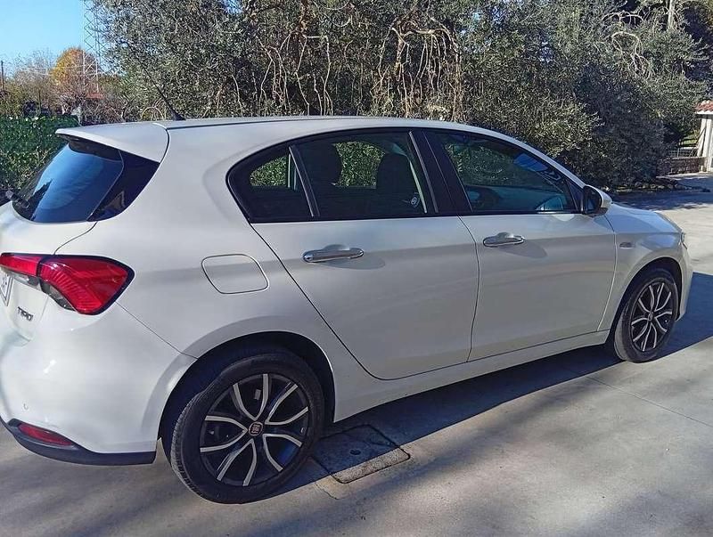 Usata Fiat Tipo Easy 95 CV (69 kW) 2017 Bianco Berlina
