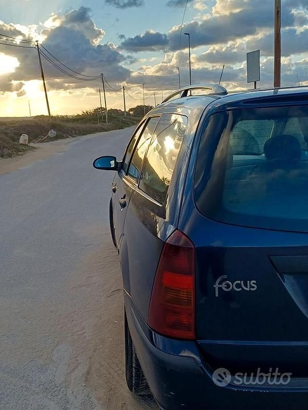 Usata Ford Focus 90 CV (66 kW) 2002 Blu Berlina