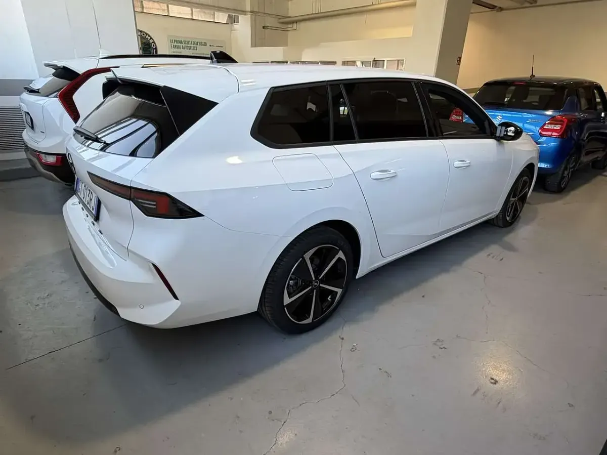 Usata Opel Astra 131 CV (96 kW) 2024 Bianco Utilitaria