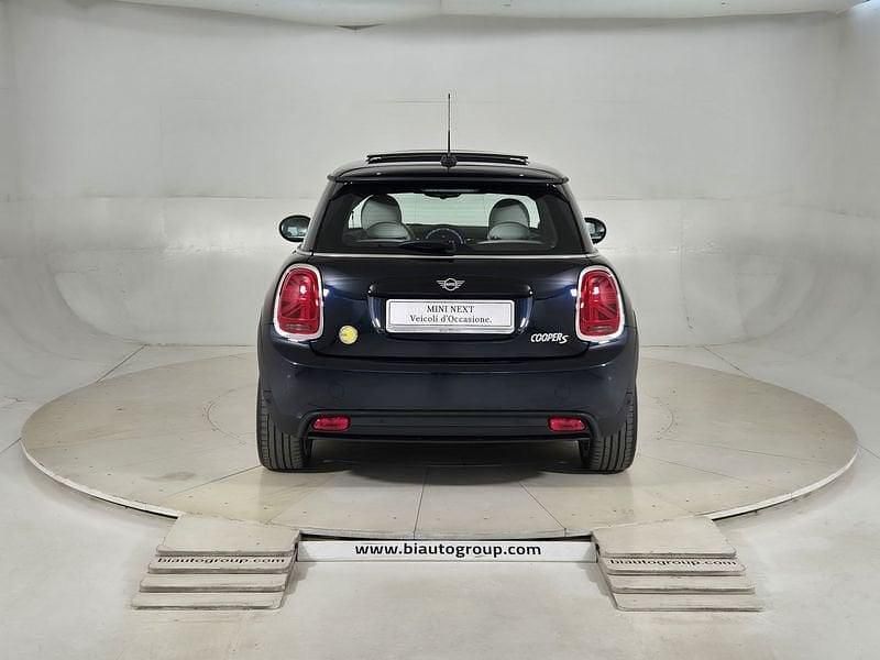 Usata Mini Cooper SE Classic 135 kW (184 CV) 2022 Blu scuro Utilitaria