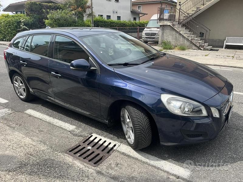 Usata Volvo V60 2012 Blu Station wagon