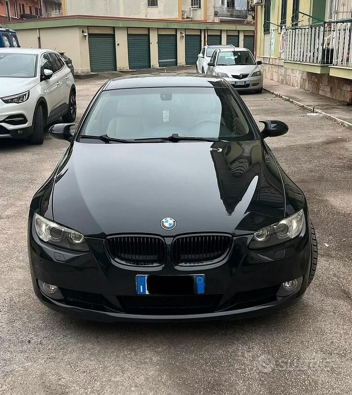 Usata BMW 330 Efficient Dynamics 300 CV (220 kW) 2007 Nero Coupé