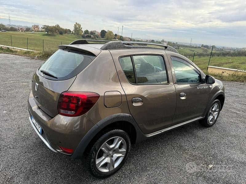 Usata Dacia Sandero Stepway 90 CV (66 kW) 2017 Marrone Berlina