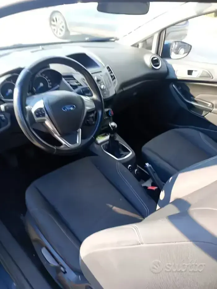 Usata Ford Fiesta 75 CV (55 kW) 2014 Blu Utilitaria