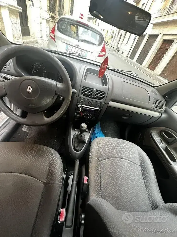 Usata Renault Clio II 58 CV (42 kW) 2007 Grigio Berlina