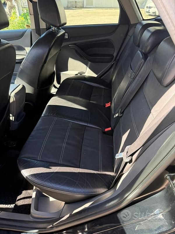 Usata Ford Focus 90 CV (66 kW) 2008 Nero Berlina
