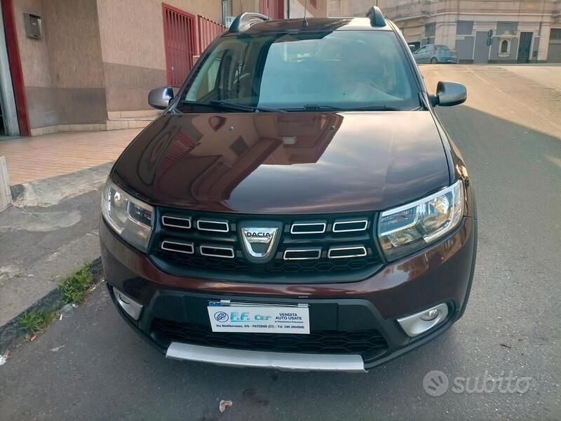Usata Dacia Sandero Stepway 90 CV (66 kW) 2017 Rosso Utilitaria