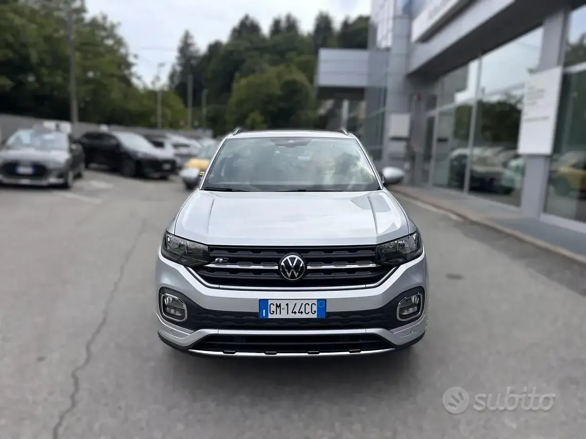 Usata VW T-Cross R-line 110 CV (80 kW) 2022 Grigio SUV