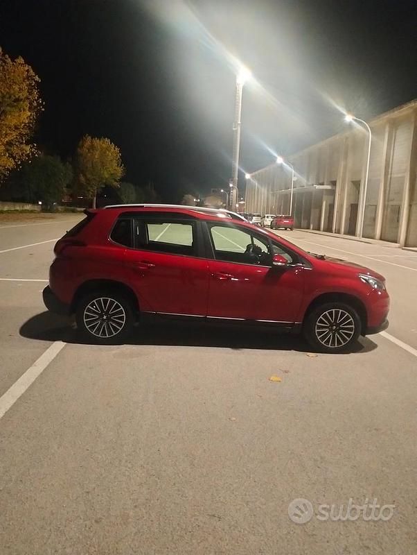 Usata Peugeot 2008 Active 99 CV (72 kW) 2017 Rosso SUV