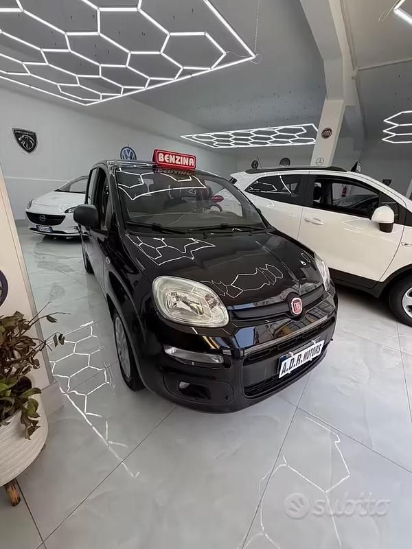 Usata Fiat Panda Lounge 69 CV (50 kW) 2016 Nero Utilitaria