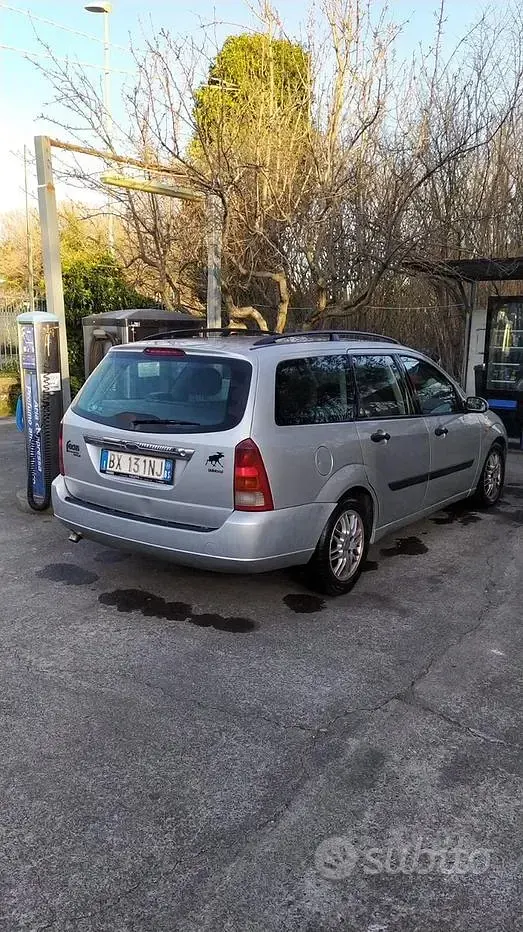 Usata Ford Focus 116 CV (85 kW) 2001 Grigio Station wagon