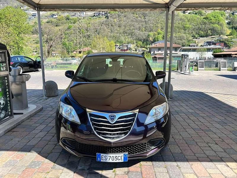 Usata Lancia Ypsilon 69 CV (50 kW) 2013 Nero Utilitaria