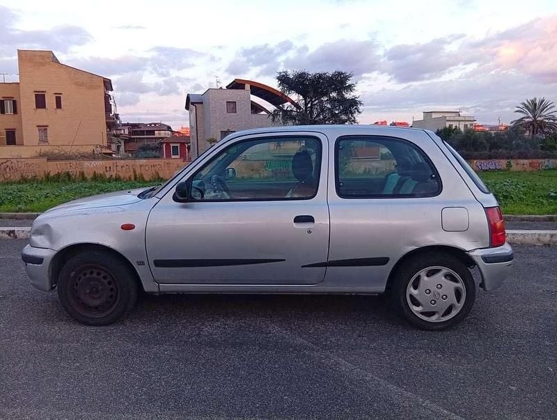 Usata Nissan Micra SE 75 CV (55 kW) 2001 Argento Utilitaria