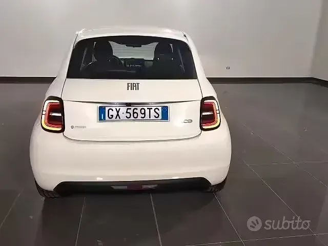 Używany Fiat 500e La Prima 42 kW (58 KM) 2025 Biały Sedan/Limuzyna
