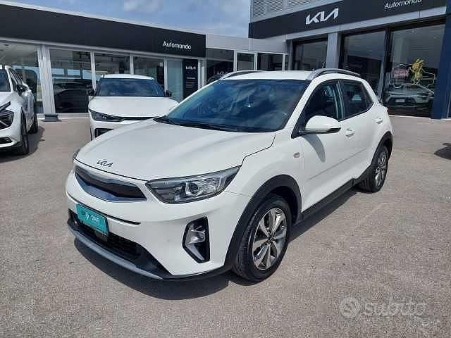 Usata Kia Stonic Style 84 CV (61 kW) 2022 Bianco SUV