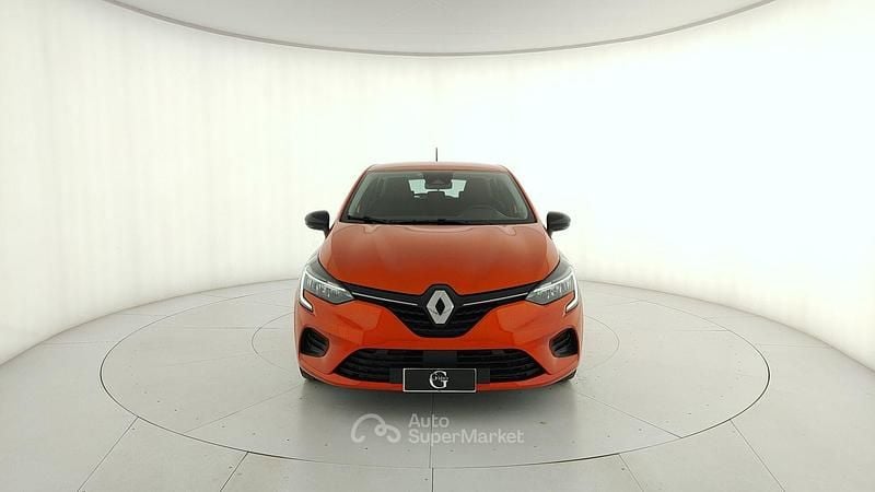 Usata Renault Clio V SE 67 CV (49 kW) 2022 Arancione Berlina