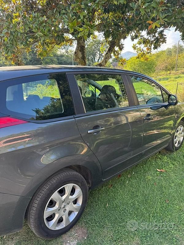Usata Peugeot 5008 109 CV (80 kW) 2013 Monovolume