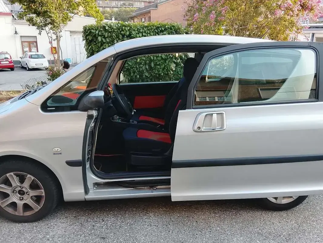 Usata Peugeot 1007 73 CV (53 kW) 2006 Monovolume