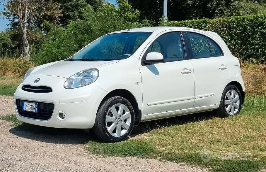 Usata Nissan Micra 80 CV (58 kW) 2012 Nero Utilitaria