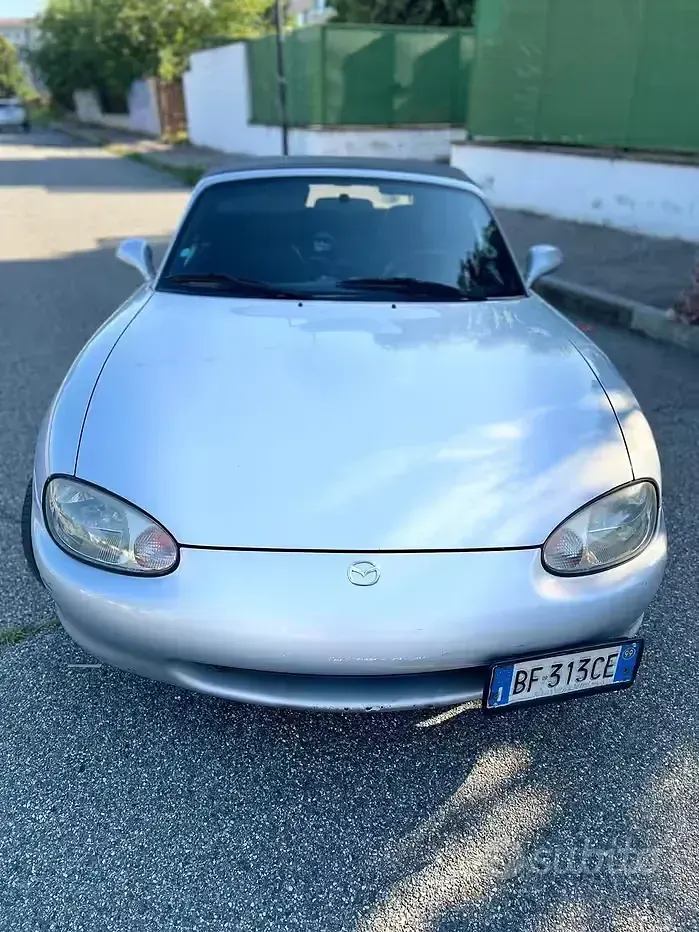 Usata Mazda MX5 110 CV (80 kW) 1999 Grigio Cabrio