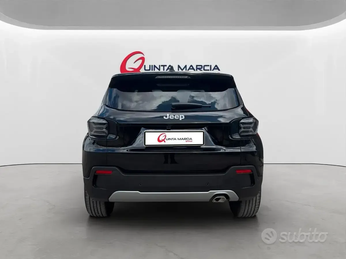 Käytetty Jeep Avenger Summit 101 HP (74 kW) 2025 Musta Katumaasturi