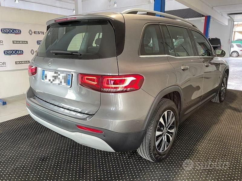 Usata Mercedes GLB180 Business 116 CV (85 kW) 2022 Grigio metallizzato SUV