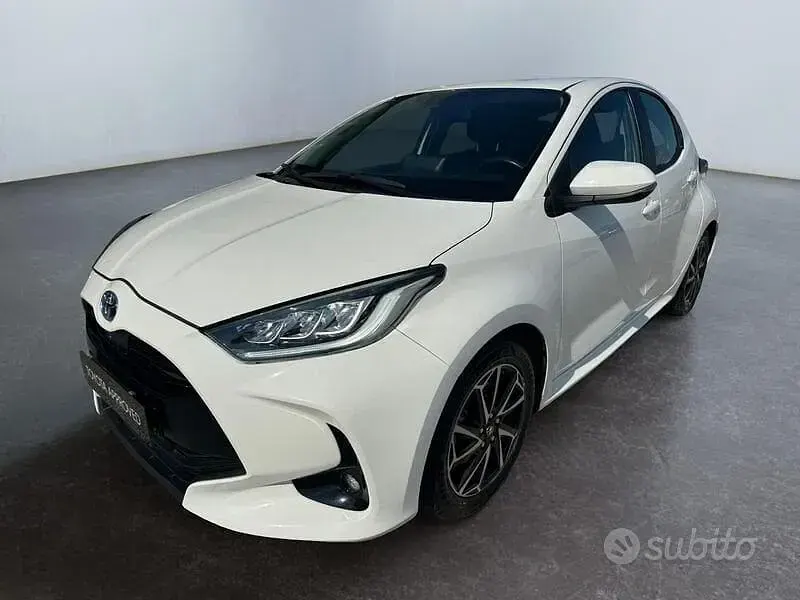 Usata Toyota Yaris Hybrid Trend 116 CV (85 kW) 2022 Bianco Berlina