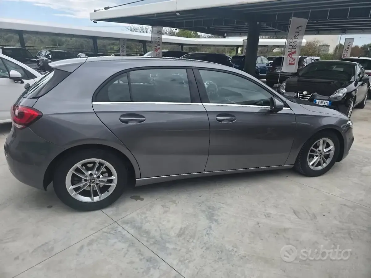 Usata Mercedes A180 Business 116 CV (85 kW) 2020 Grigio Berlina