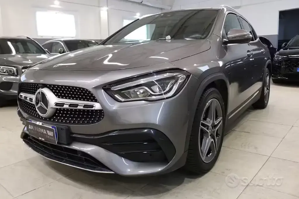 Usata Mercedes GLA180 Premium 116 CV (85 kW) 2023 Grey metallic SUV
