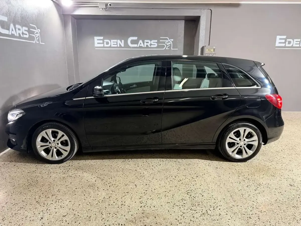 Usata Mercedes B180 Premium 109 CV (80 kW) 2016 Nero Utilitaria