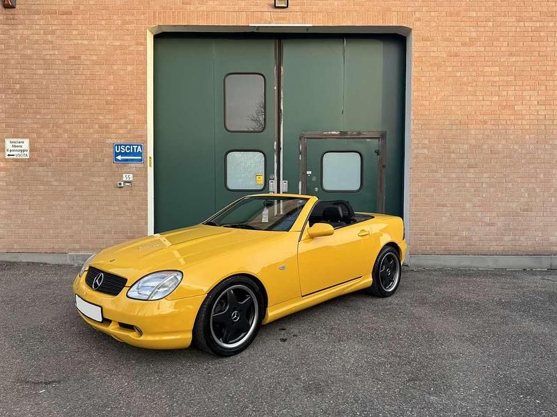 Usata Mercedes SLK230 AMG 193 CV (141 kW) 1999 Giallo yellowstone Cabrio