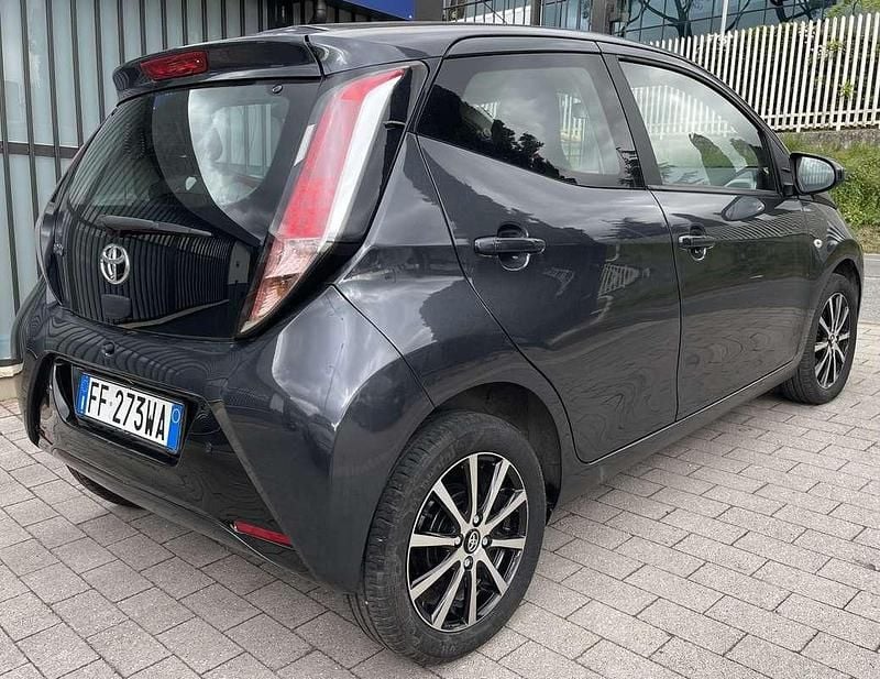 Usata Toyota Aygo X-pure 69 CV (50 kW) 2016 Grigio Utilitaria
