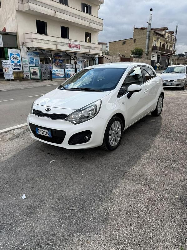 Usata Kia Rio EX 75 CV (55 kW) 2013 Bianco Berlina